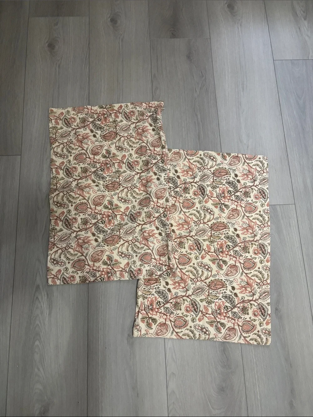 Pottery Barn Floral Paisley Pillowcase Covers Pair in Cream & Dusty Rose 16”x26”